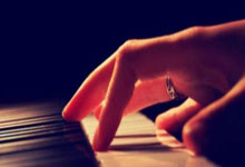 开云体育官网-英国网球队逆转意大利，费德勒扮演关键角色夺冠传奇