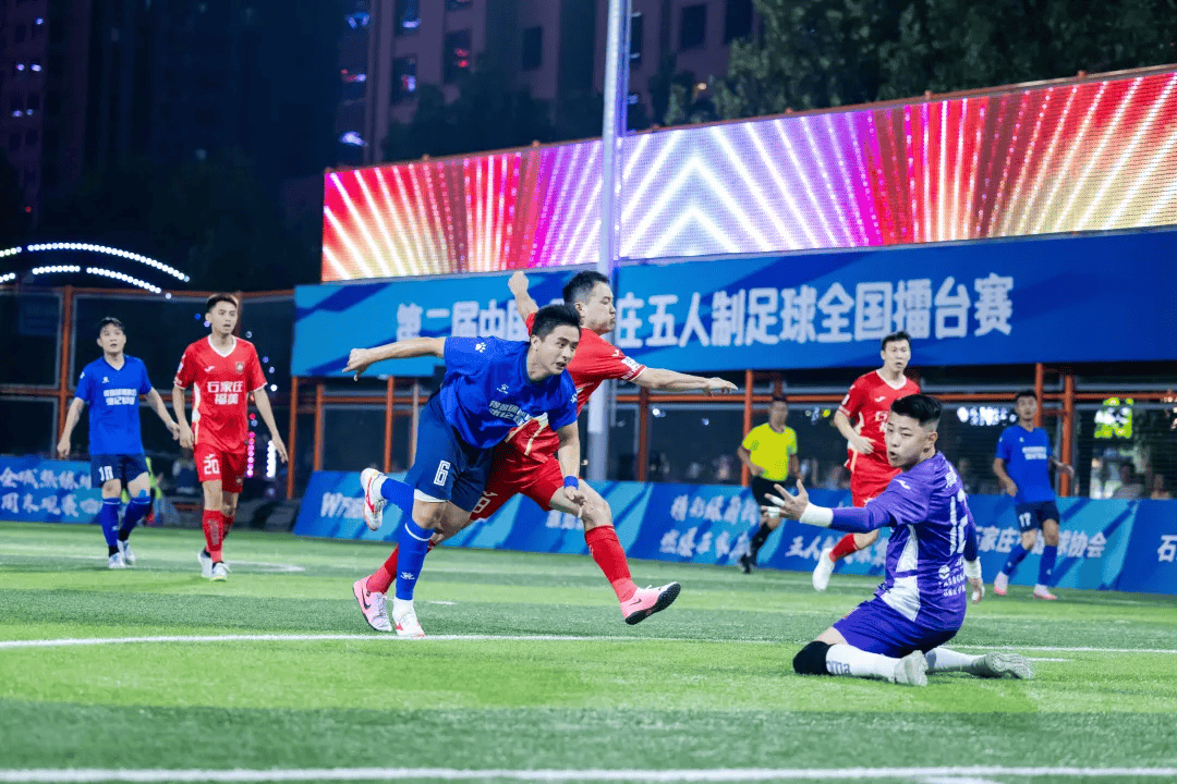 世界级足坛强队对决，实力对比擂台激烈的简单介绍