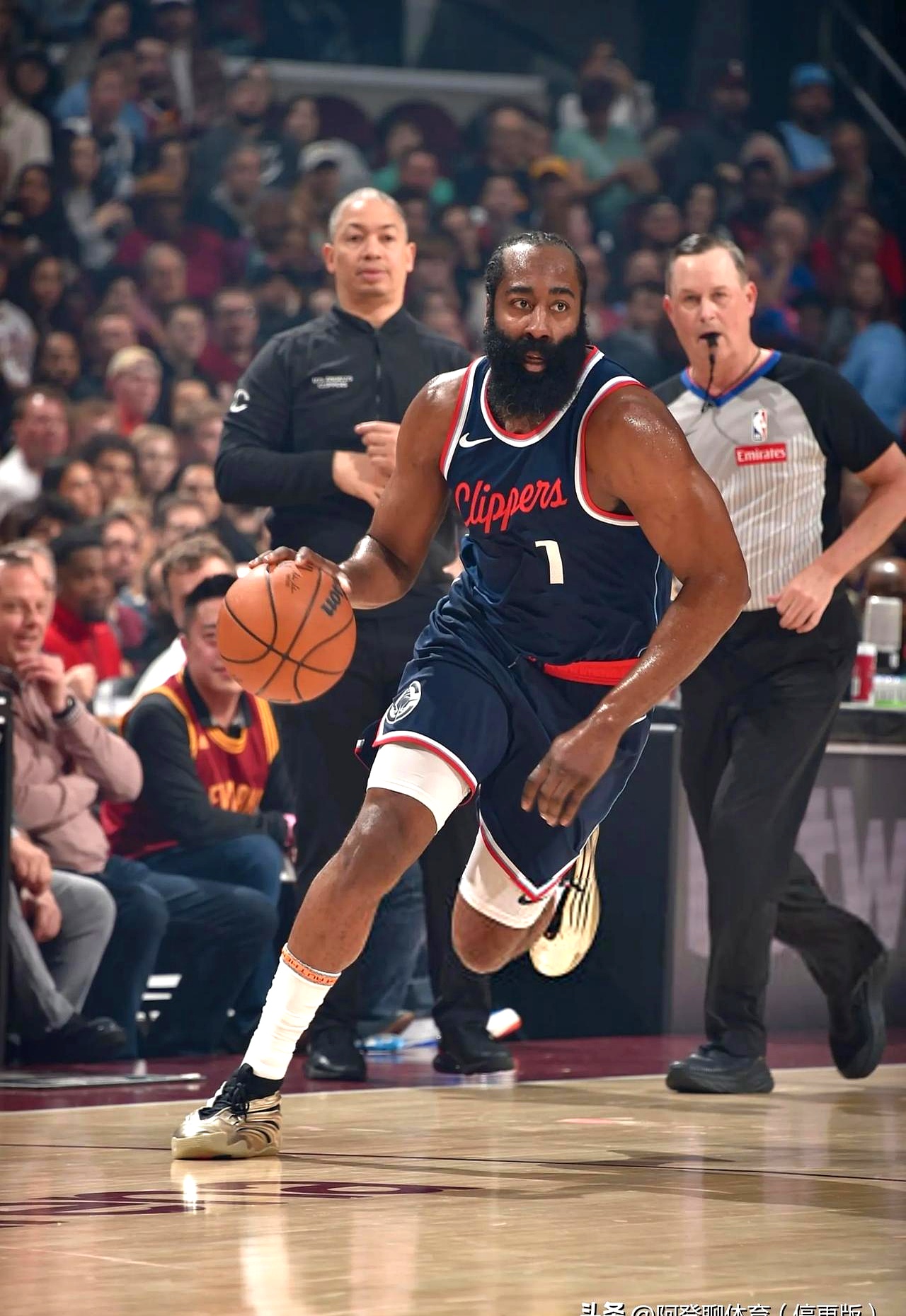 开云体育下载-快船队长发挥出色，助球队击败对手