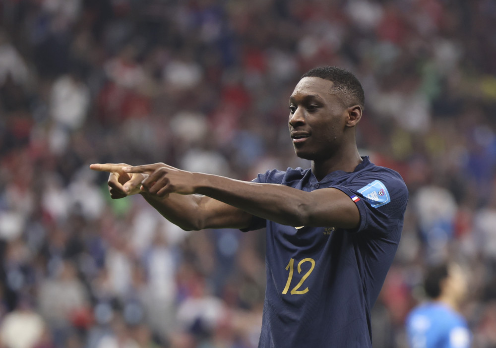 开云体育中国-法国足球主教练变阵：战术调整令球员应接不暇的简单介绍