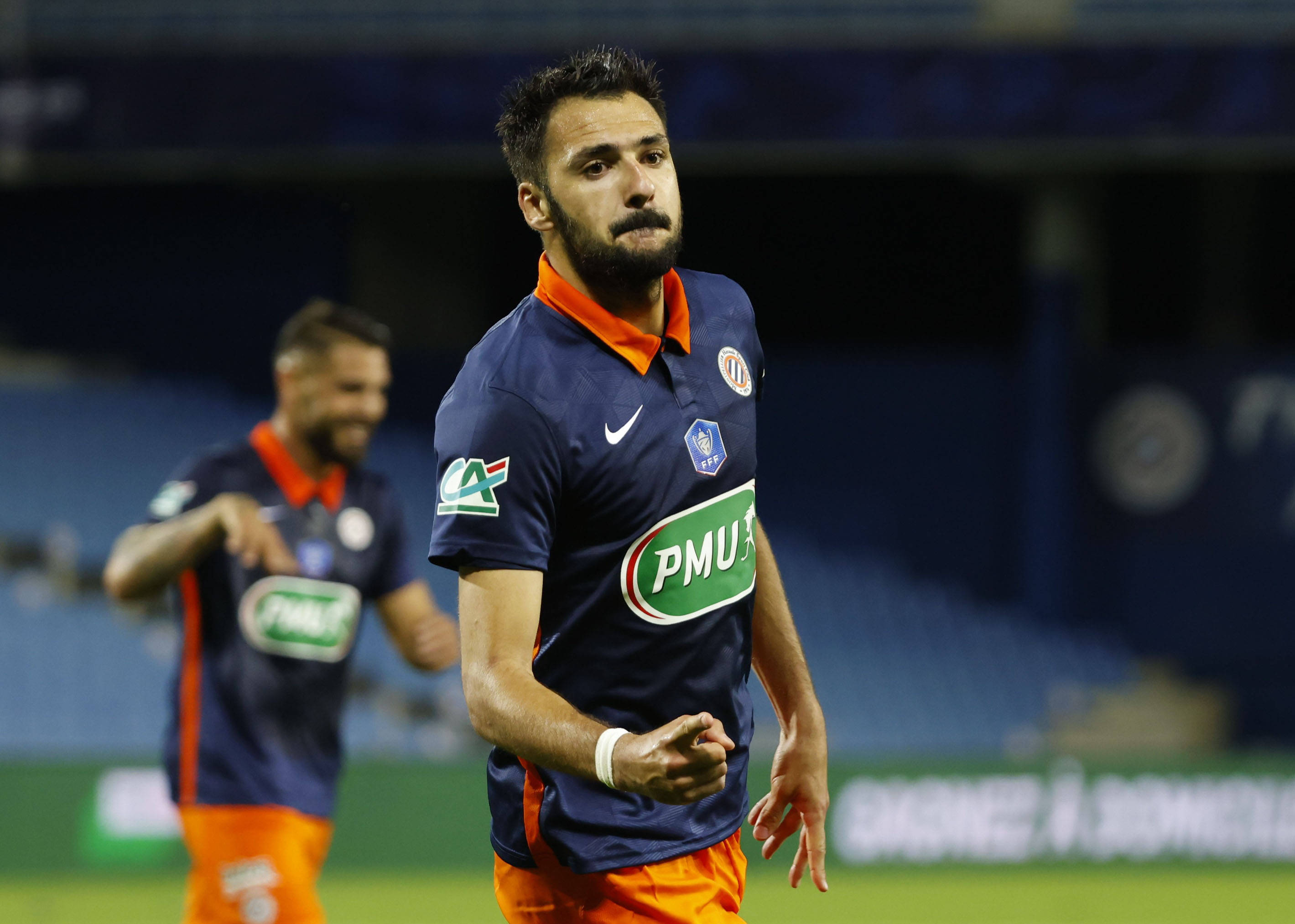 法国足球主教练变阵：战术调整令球员应接不暇的简单介绍